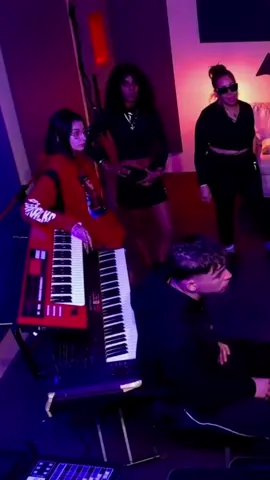 valka cantando 🤍 durmiendo #teamvalka  #lacasadealofoke2 #GracieBon   #teamvalka #lacasadealofoke2 