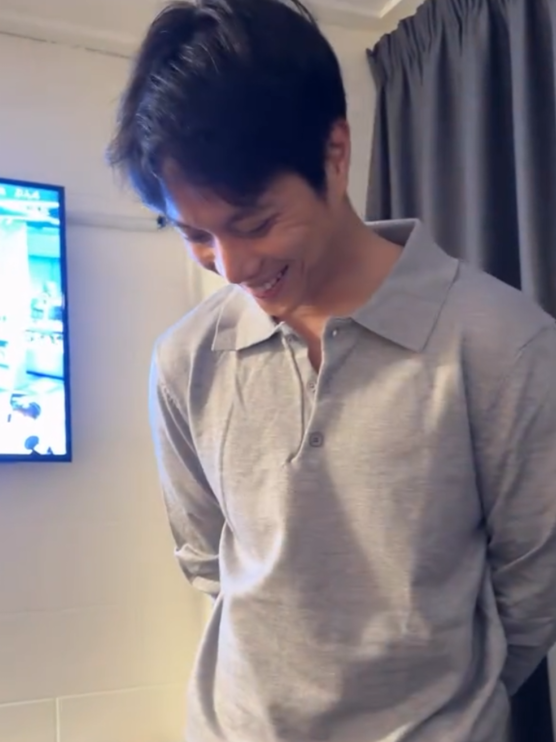 Kerandoman Mas Tata 😆😆 Bawa kaos kaki karet bentuk jari kaki,katanya biar ga kedinginan 😂😂😂 #dikta #diktawicaksono #zealandzealandkenewzealand #predain 