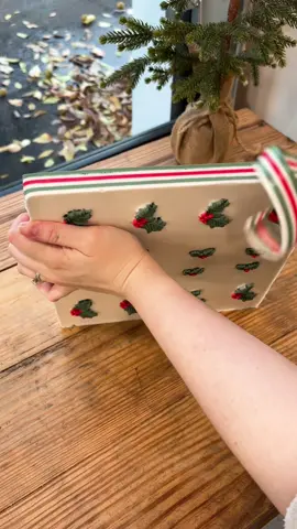 deck the halls ♥️ this soap launches saturday 11/8 at 12pm central time + I can’t wait for you guys to try it!! #deckthehalls #soapmaking #mistletoesoap #soapmaking #christmassoap 