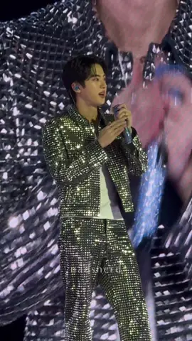Jin guessing his favorite food and not cheating at all, just interpreting the collective gasp of ARMY as divine guidance 😅 #jin #kimseokjin #runjin_eptour #bts 