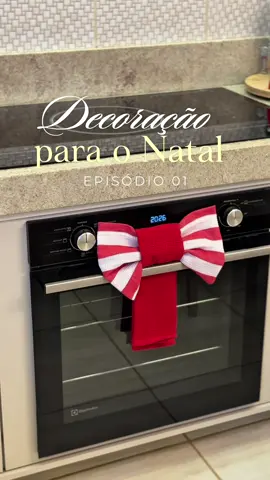 Vem aprender fazer esse laço lindo 😍🎄🎅🏻  Comprei esse kit com 4 panos de copa na Shopee com um precinho maravilhoso! Comente Laço que envio o link pra você 🔗 #decoração #natal #lardocelar #dicasdecasa #cozinha 