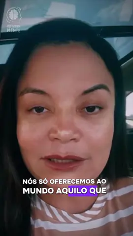 Cada pessoa expressa o que carrega por dentro. Palavras revelam sentimentos — quem tem paz, espalha leveza; quem tem rancor, espalha dor. Por isso, antes de reagir ao que alguém diz, lembre-se: o que sai da boca dos outros fala muito mais sobre eles do que sobre você.  #autoconhecimento #coração  #aprendizado #vidareal  #reflexao 