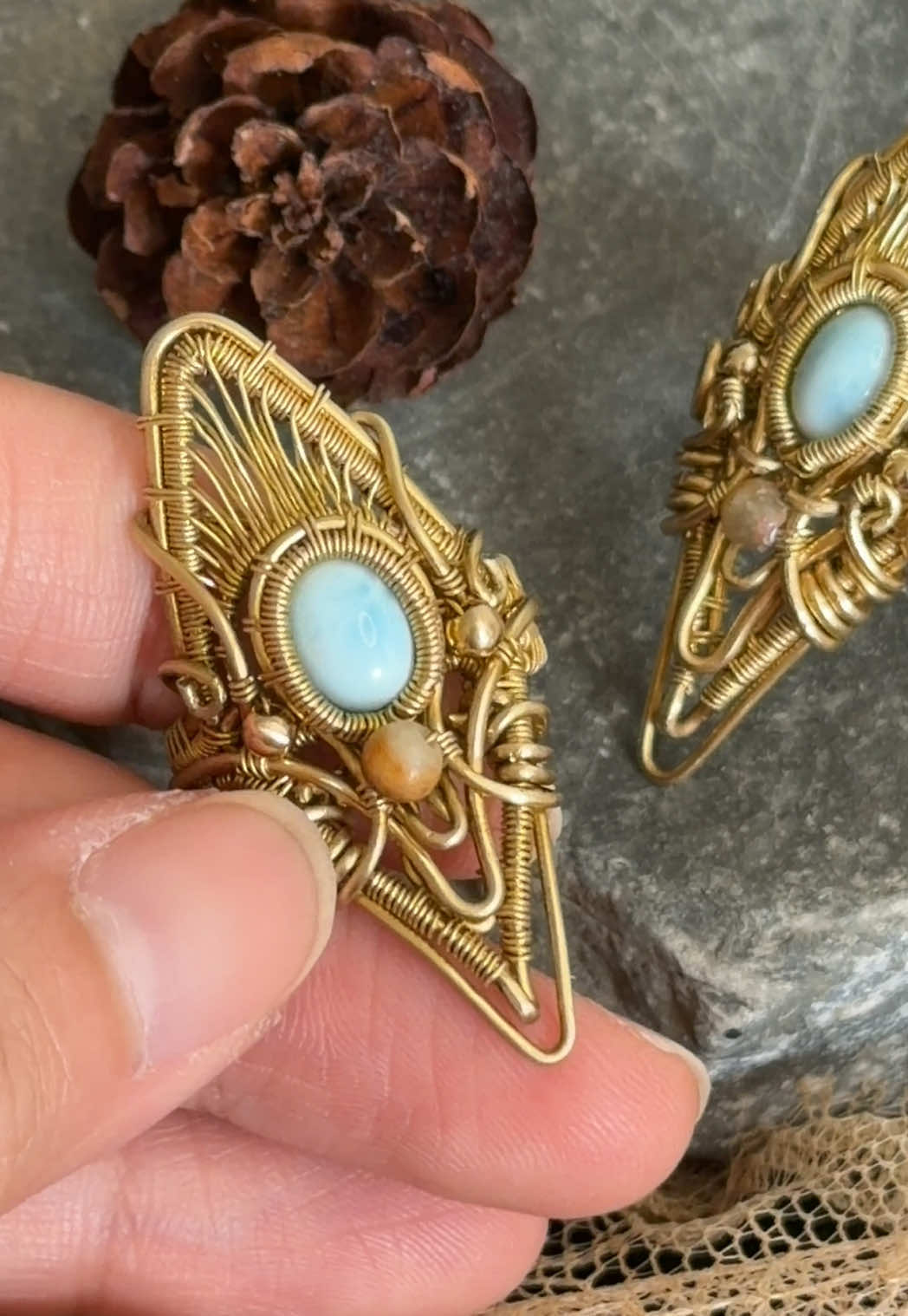 Let’s stock up for my winter market that’s coming in 3 weeks! Although I’m super excited, I always think I didn’t prepare enough for the market. To take care of myself during this stressful time, I’m trying to take a step back and just enjoy the process of wire wrapping instead of excessive worrying. Let’s all focus on the present and learn to enjoy what’s in front of us☺️ #witchyvibes #spiritualjewelry #handmaderings #handmadegiftideas #wirewrappedjewelry 