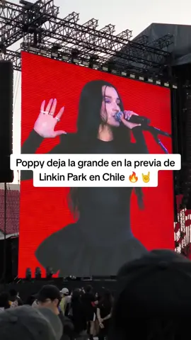 POPPY ENCIENDE LOS FUEGOS EN EL ESTADIO NACIONAL 🔥🤘 La artista @impoppy se está encargando de abrir los fuegos del recital de Linkin Park en Chile en el Estadio Nacional, con la poderosa canción 