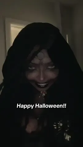 Happy belated Halloweeeeen 😅🫦#dimitrescusisters #halloweencostume #dimitrescudaughters #residentevilcosplay 