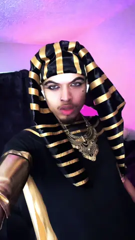 Im late asf posting this but what yall thinkkk? #halloween #halloweencostume #viral #gay 