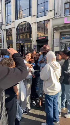 Suivez moi sur Twitch s’il te plaît https://twitch.tv/wizi_officiel1