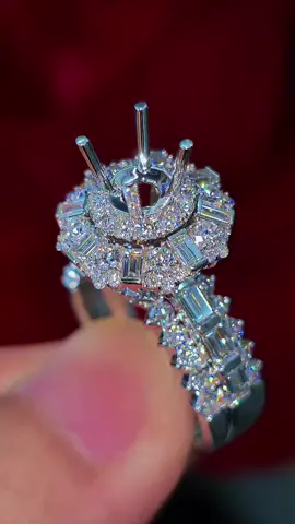 ✨ Halo đài cao – chuẩn quý cô thanh lịch ✨ Tôn tay, chờ chủ 6ly3 rực rỡ. Điểm nhấn baguette trẻ trung, chanh sả đúng điệu. ✨ KIM NGÂN VŨ ✨ 💎 Chuyên Chế Tác Trang Sức Kim Cương Lab Grown Diamond 💍 Nhận chế tác trang sức theo yêu cầu – độc quyền, tinh xảo từng chi tiết 🔄 Thu – đổi dễ dàng theo % niêm yết của Kim Ngân Vũ 💎 Giá siêu tốt – Có giấy kiểm định quốc tế IGI, GIA  📲 Zalo/CSKH: 0763 240 153 🏡 Địa chỉ: 72A Nguyễn Duy Dương, P.9, Q.5 (Kios 4 Duy Phước) 🕐 Giờ mở cửa: 11h–18h (T2–T7, CN nghỉ) #kimcuongnuoicay #labdiamond #cvd #hpht #kimnganvu