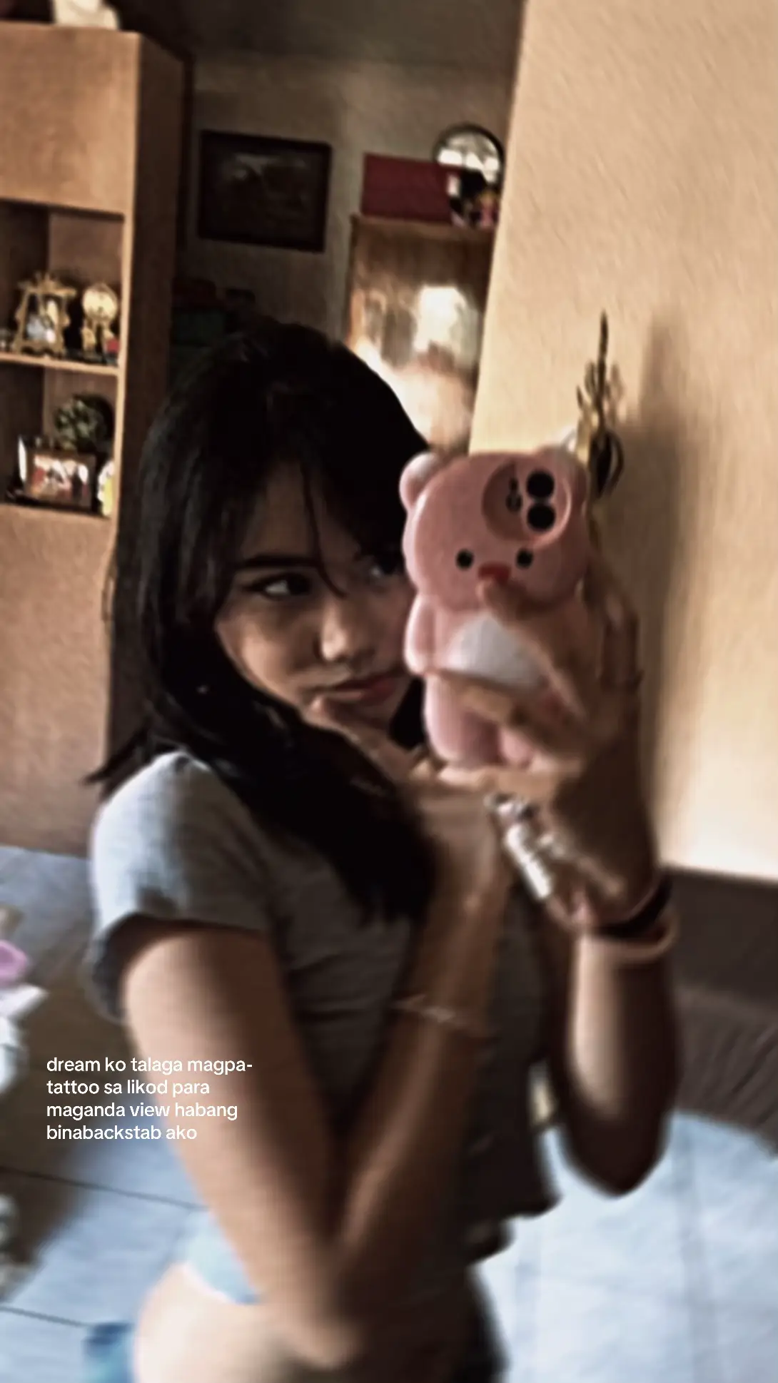 “dream ko talaga magpa- tattoo sa likod para maganda view habang binabackstab ako”