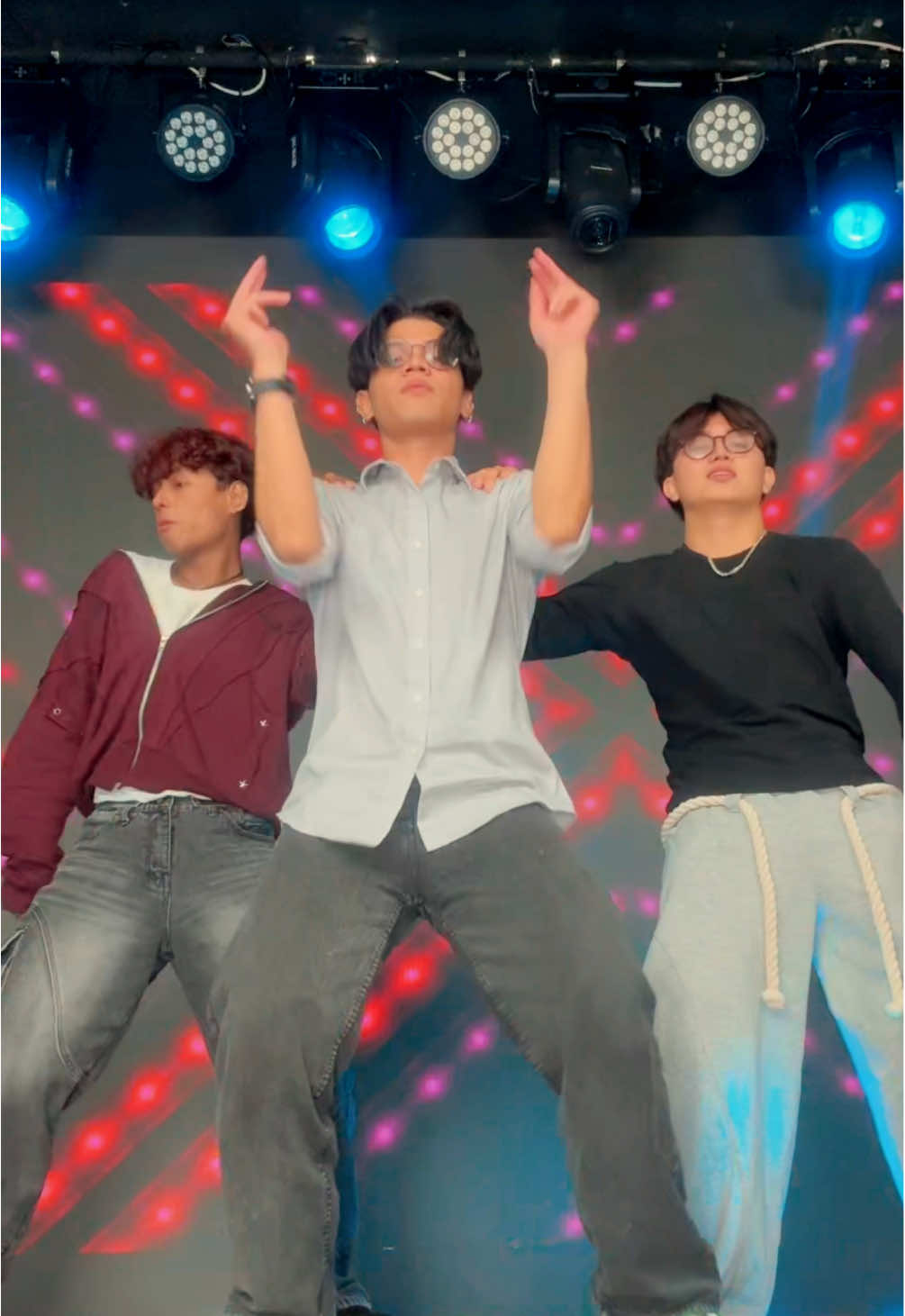 Sesekali dance kpop “BOUNCY - ATEEZ” Cover By NEWZETT 😎🔥@TikTok LIVE Indonesia  #barengblitz #dance #ateez #bouncy #fyp 