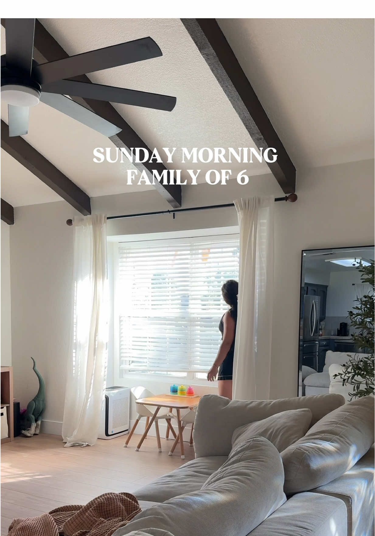 Chill sunday mornings 🥰 >>  #momof4 #familyvlogs #momlife #sahm #MomsofTikTok 