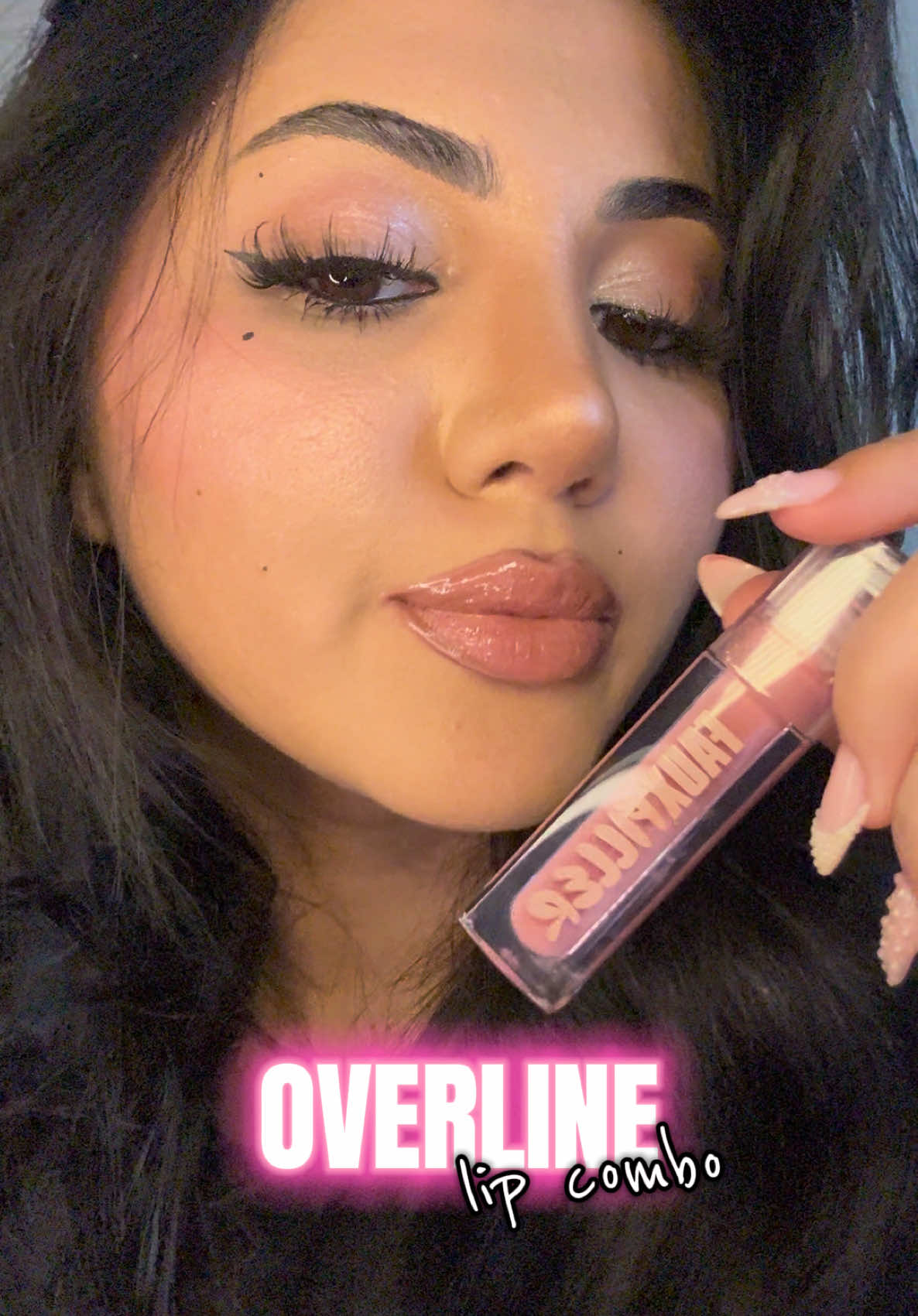 amazinggggg #overline #makeup #hudabeauty 