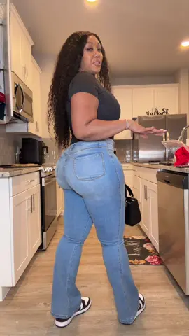 This jeans give LIFT 👖 #fashionnova #fashionnovajeans #jeanshighwaist #tummycontroljeans #tiktokshopholidayhaul 