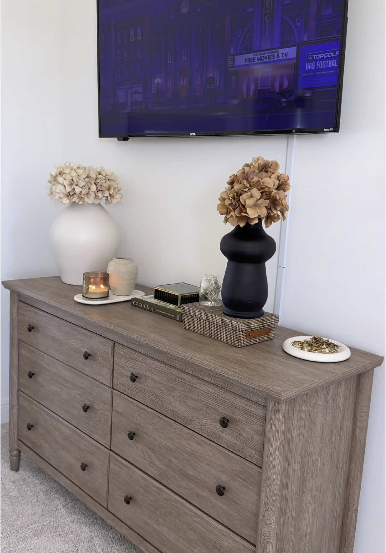 We had such a wonderful time at our housewarming party yesterday. Thank you to all of our friends and family that traveled near and far to celebrate with us. :) #HappySunday #housewarmingparty #sundayreset