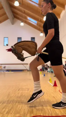 #hobbyhorsing #hobbyhorse #solkunlostcomposure #trot #beat 