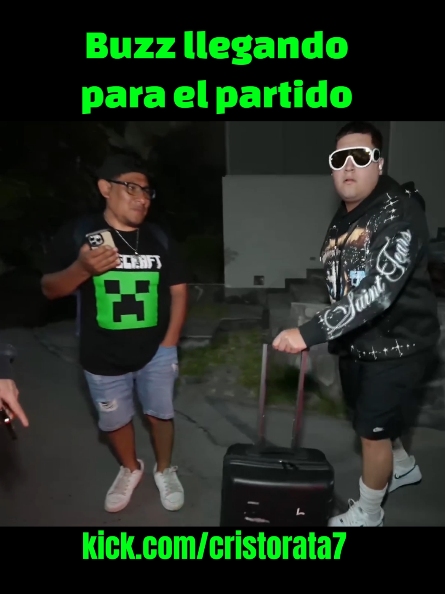 Buzz llegando para el partido de futbol del Raton #cristoratafans #cristoratavideos