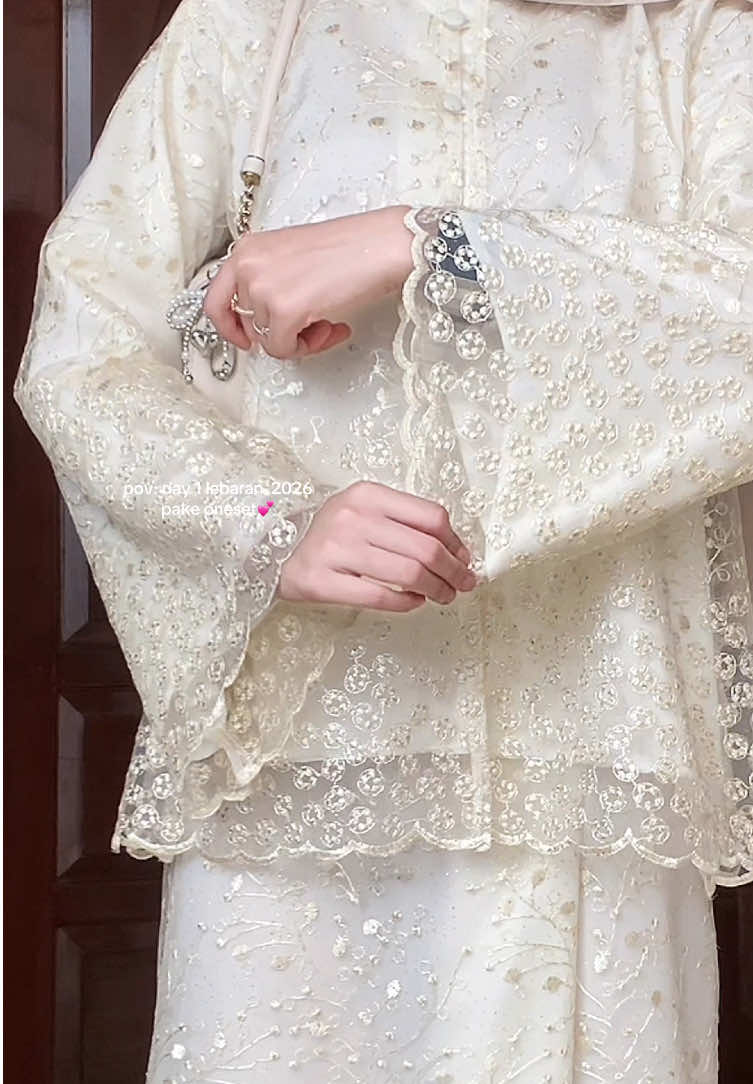 cantik banget oneset yang ini, buru CO cepet sold soalnya😩💕 #oneset #onesetlebaran 