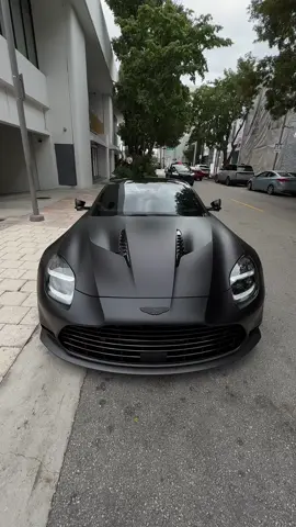 V12 Batmobile🦇 #astonmartin #astonmartinv12 #astonmartinvanquish #miami 