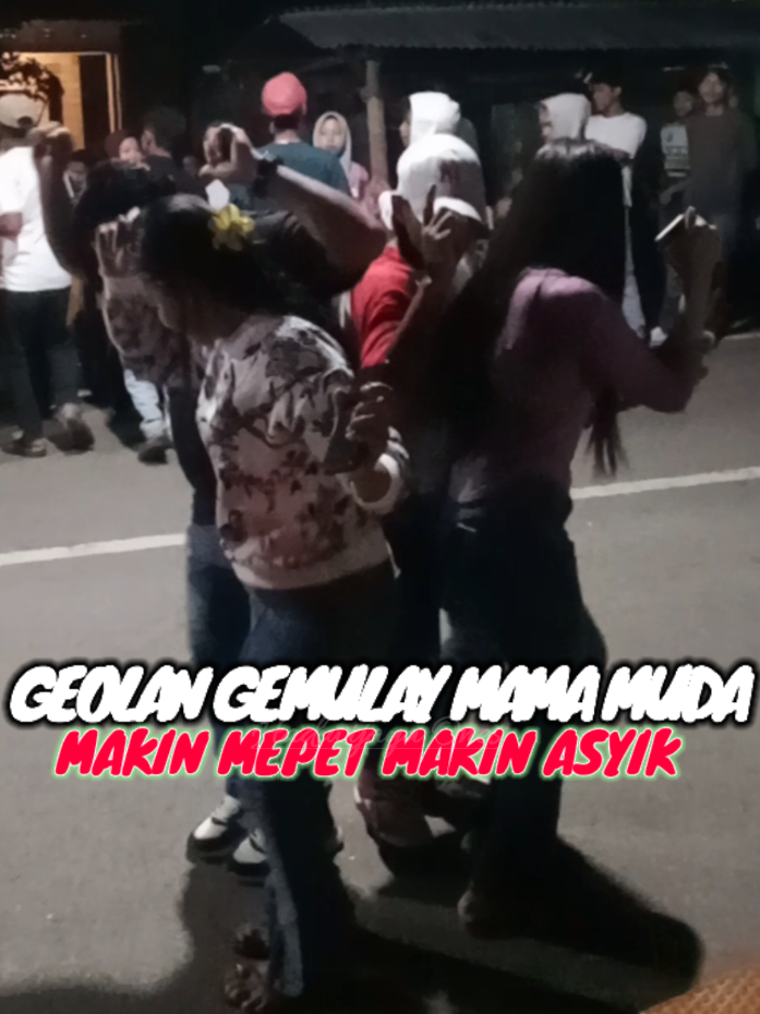 GEOLAN GEMULAY MAMA MUDA🔸 Makin Mepet Makin Asyik #JogetKhasWakatobi  #JogetViral #wakatobiisland🏝  #butonpride🏝  #fyppppppppppppppppppppppp 