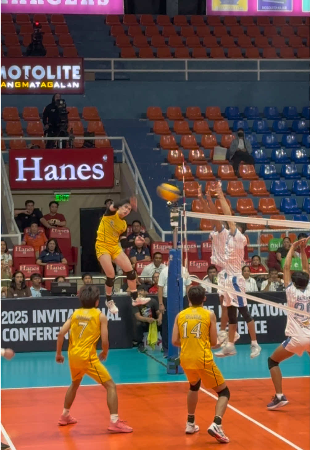 @Josh Ybañez ends the long and exhausting rally.  #spikersturf #fyp #ust #viral #joshybañez 