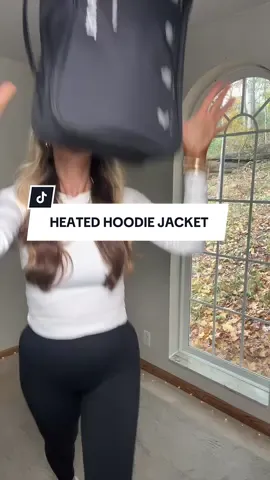 GENIUS IDEA!!! Heated hoodie jacket 👏🏻👏🏻👏🏻 #heatedjacket #winterjacket #tiktokshopcreatorpicks #tiktokshopblackfriday #tiktokshopcybermonday 