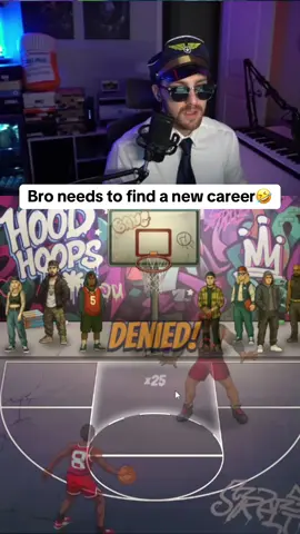 Bro needs to find a new career🤣 #pilot #basketball #kickstreaming 