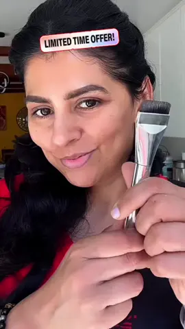 #duet with @Ruchi Mahajan #makeup  Just  $6+ and free shipping for a limited time !! Grab it before it sells out!!  This foundation brush is a must have for all makeup lovers. Makes makeup application so even and smooth #foundation #makeupbrush #viralmakeup 
