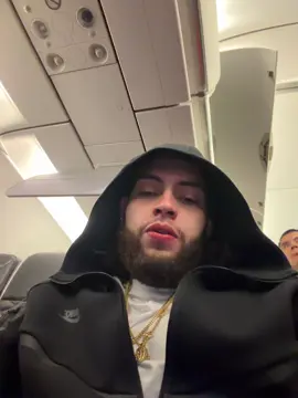 MIUMIU VIENE POR AHÍ, LO QUE HAY ES HIMNOS Y MÁS HIMNOS😈  LOS EXTRADITABLESSD👹