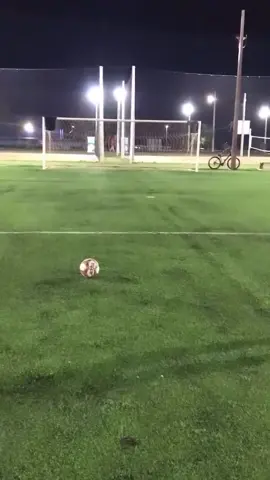 Aquele futebol de leve ✋🏾😜🤚🏾#futebol #play #jogador #football #bola 