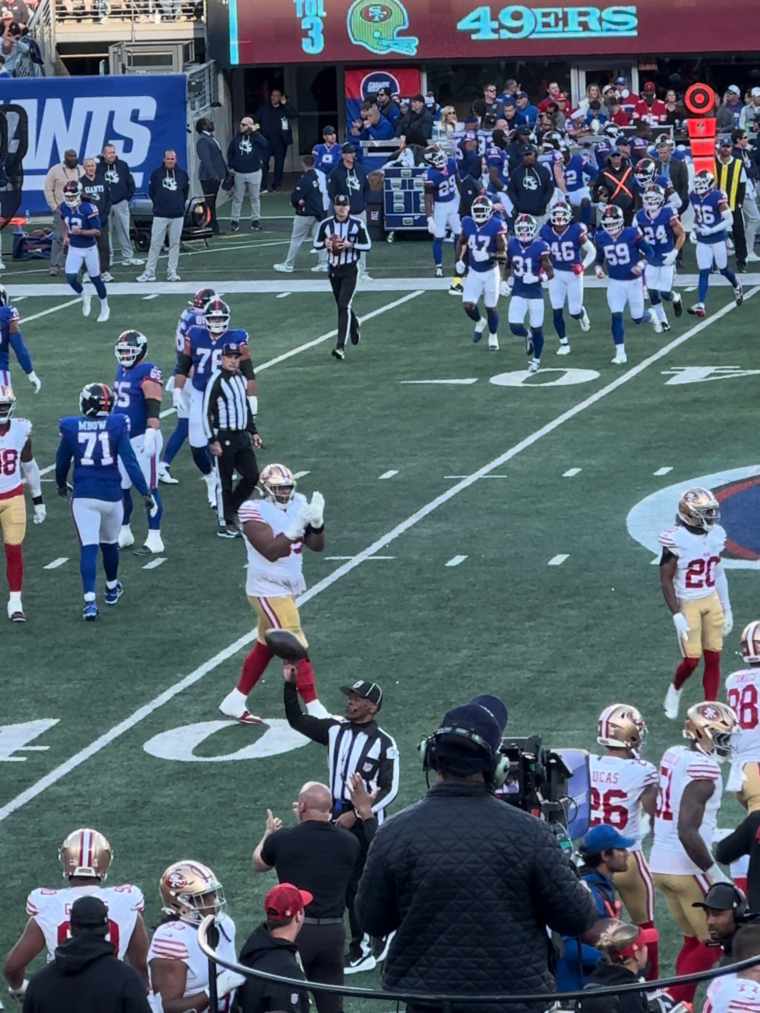 #nfl #football #newyorkgiants #nygiants #gmen #49ersfootball #49ers #sanfrancisco49ers #metlifestadium #jaxsondart #macjones  #christianmccaffrey #georgekittle #brianburns