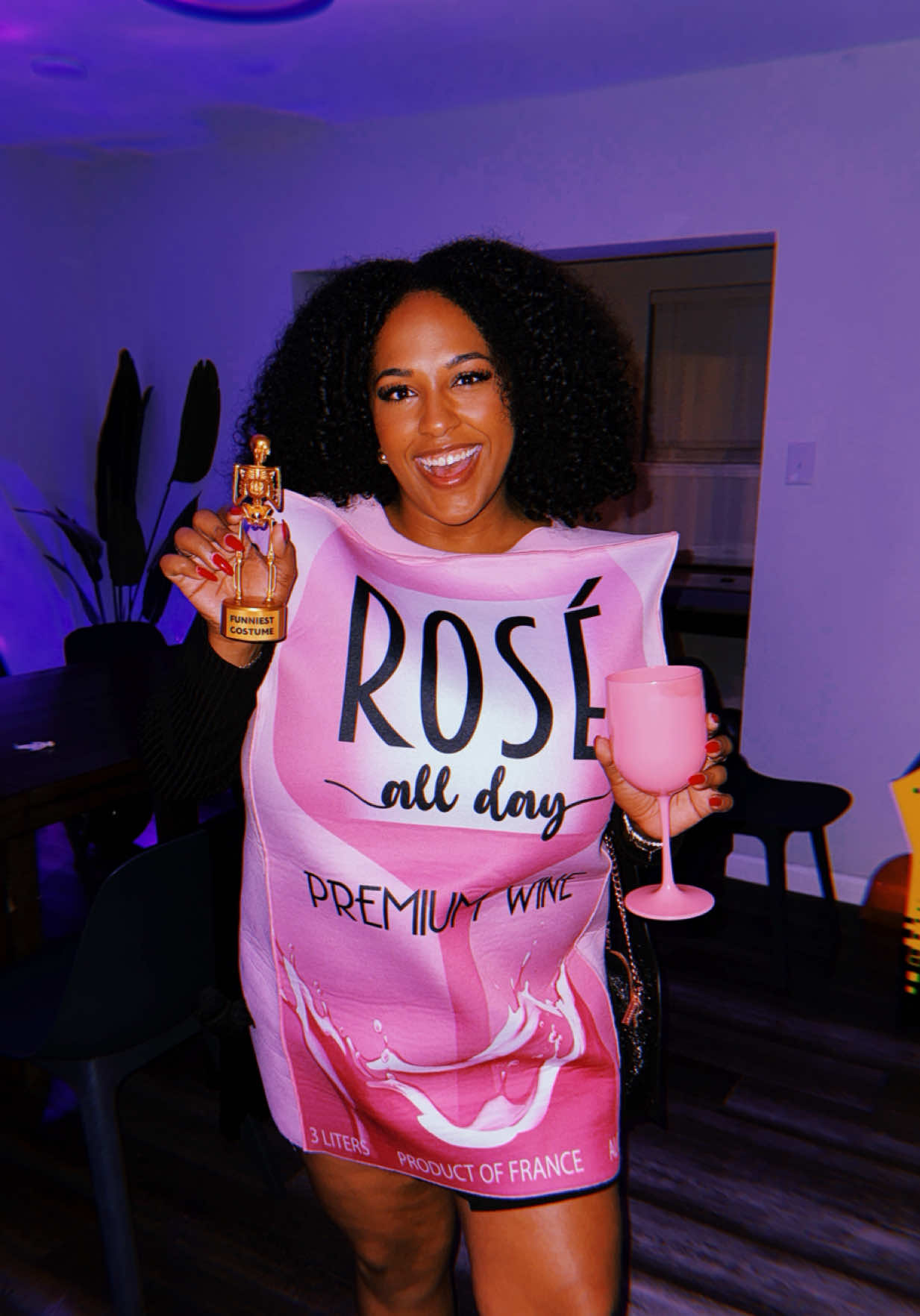 Xoxo your favorite box of rosé 🍷💕🤣 #halloweencostume #halloween #halloweenweekend #meangirls 