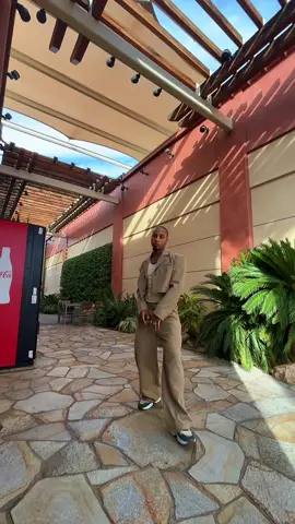 Why they all put they heads down lol 1,2,3 lol 