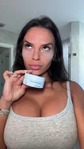 Ladies, this is the best hyaluronic acid under eye patches on the TikTok shop #HyaluronicAcid #UnderEyePatches #SkinCare #TikTokShotBlackFridayDeals #BlackFridayDeals 