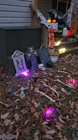 🎃 Esta temporada no es solo de disfraces… es adrenalina, misterio y destinos que te ponen la piel de gallina. 👻 Desde castillos embrujados hasta calles llenas de historias, cada tour tiene su propia forma de hacerte sentir el espíritu de Halloween. 🕯️🌍 ¿Listo para vivir tu lado más aventurero? 📲 Contáctame — soy Jessy Sáenz, tu Travel Agent de confianza — y déjame llevarte al Halloween que recordarás toda la vida. 💀✨ #HalloweenTours #TravelWithJessy #ViajesDeTerror #ExperienciasUnicas #TravelAgent 