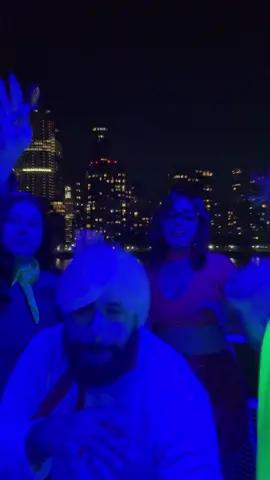 The Mystery Gang pulled up 🕵️‍♀️💜 . . @Francheska ✨ @JoseTwin @Victor G.  . #halloween #scoobydoobydoo #newyorkcity #groupcostume #mysterymachine 