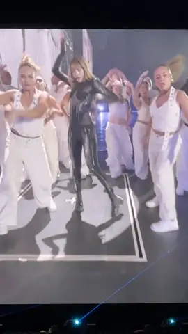 Lisa - Thunder x Lifestyle #lisablackpink #lalisamanoban #blackpink #deadlineworldtour #day2injakarta 