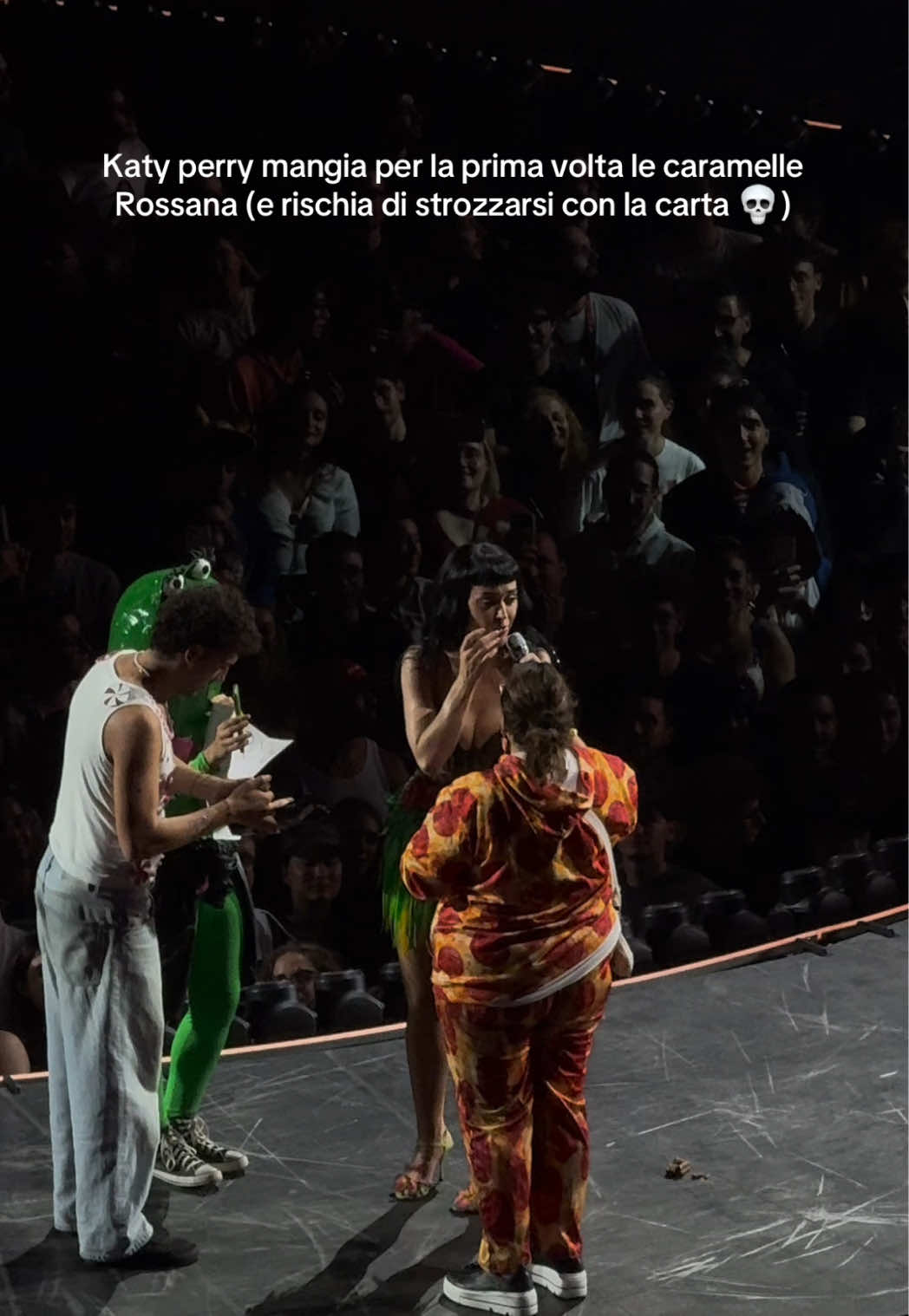 Katy ma cosa combini 😭😅 @Katy Perry #katyperry #thelifetimestour #katycats #perte 