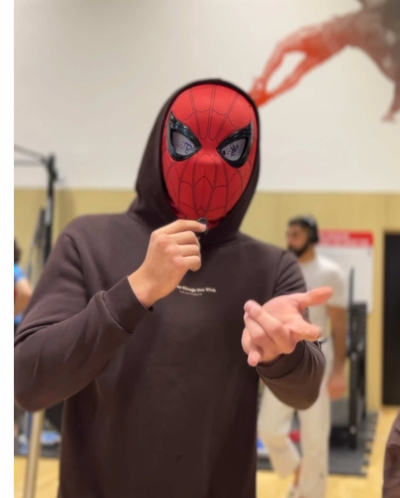 город по надежной паутиной 