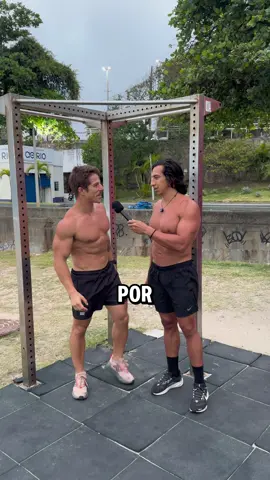 🤔O que você faz para ficar em boa forma física? Bons treinos pessoal!💪😁🔥 “Calistenia Salva Vidas.” #calistenia #treino #academia