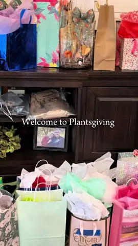 Rules of Plantsgiving: 1) bring a snack 2) bring a planty gift 3) be ready to have a good time This was our second annual 