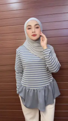 gak perlu bingung lagi cari baju yang bisa nutupin perut , cukup banget pake atasan yang 1 ini , modelnya simpel tapi cantik 🥰 #atasanwanita #atasanknit #OOTD #bajustripe #ootdfashion @RiskiGrosirSragen 