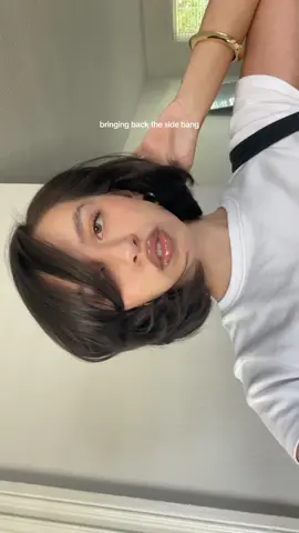 went w a lil more bayang for this bob trim #bobhairstyle #sidebangs #90sbob #bouncyblowout #bouncybob 