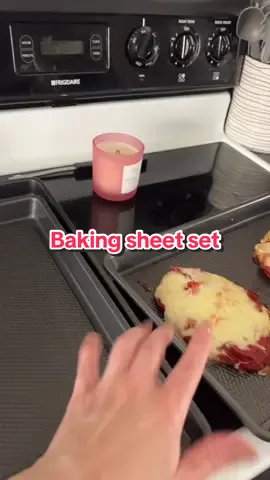 #bakingpan #bakingsheet #kitchenware #giftideasforher #giftguide 