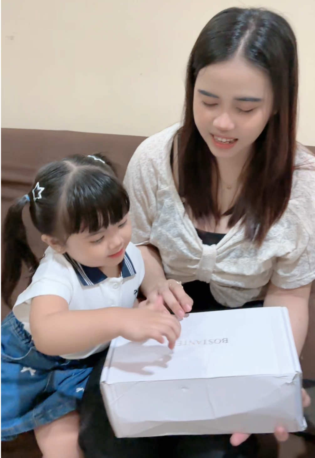 Gift untuk onty meng ✨ Makasi banyak ya meeng selama ini udah baik & sayang sm celine 🥹🫶🏻 @Amelia  #fyp #keponakantersayang 