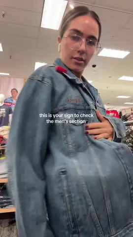 I’m loving the fit and the stitching on this Levi’s oversized denim jacket @Levi’s @target #targetfinds #targethaul #tryon 