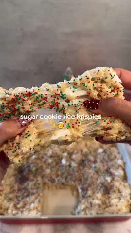 sugar cookie rice krispies 🎄 full recipe is on my insta!! #christmas #christmasrecipes #tistheseason #christmascountdown #christmasbaking 