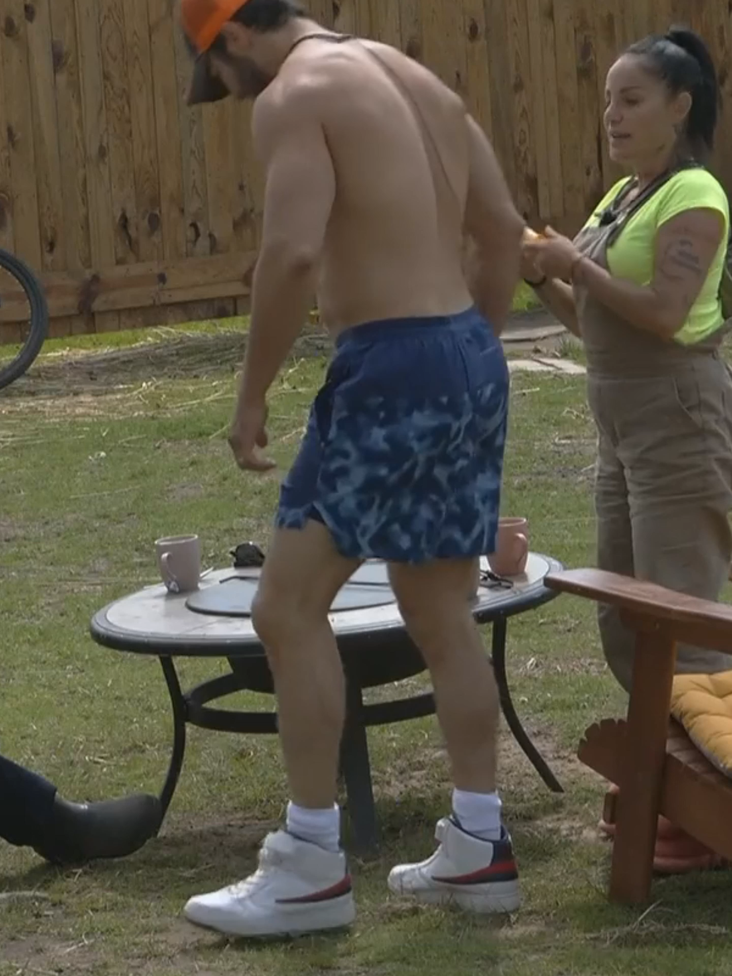 Fue gracias a #LolaCortes que sentimos completa y sincera envidia #KikeMayagoitia 😍 Lunes a viernes 9:00 p.m. por Azteca UNO Domingo La Gala 8:00 p.m. por Azteca UNO #LaGranjaVIP 🌾 Transmisión 24/7 en #DisneyPlus, vive la experiencia completa.