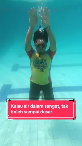 Sambungan dari video sebelum ni.  Air terlalu dalam, tak sampai ke dasar boleh guna cara begini. #funswim #survivalskills #watersafety #fyp #splashtastik @Splashtastik Swim School KL @Splashtastik Swim School @Splashtastik_Hillpark 