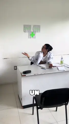 Sea bienvenid@ a su clínica de confianza 🙂… @Tan Solo Eduardo :)  . . . #pov #fyp #humor #doctor #licencia