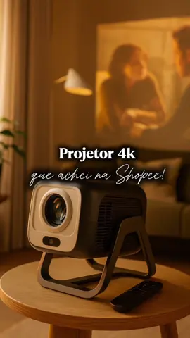 🎬✨Transforme qualquer cantinho em um cinema em casa!✨ Esse #projetor é perfeito pra assistir filmes, séries ou até jogar com imagem nítida e som incrível 😍🍿 Pequeno, portátil e fácil de usar — ideal pra levar pra qualquer lugar! 💛 Mais um #achadinhoShopee que vale cada centavo 🛒 #cinemaemcasa #tecnologia #gadgets   @Lardocê 
